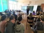 Młodzież podczas spotkania edukacyjnego z przedstawicielami Izby Administracji Skarbowej w Kielcach 
